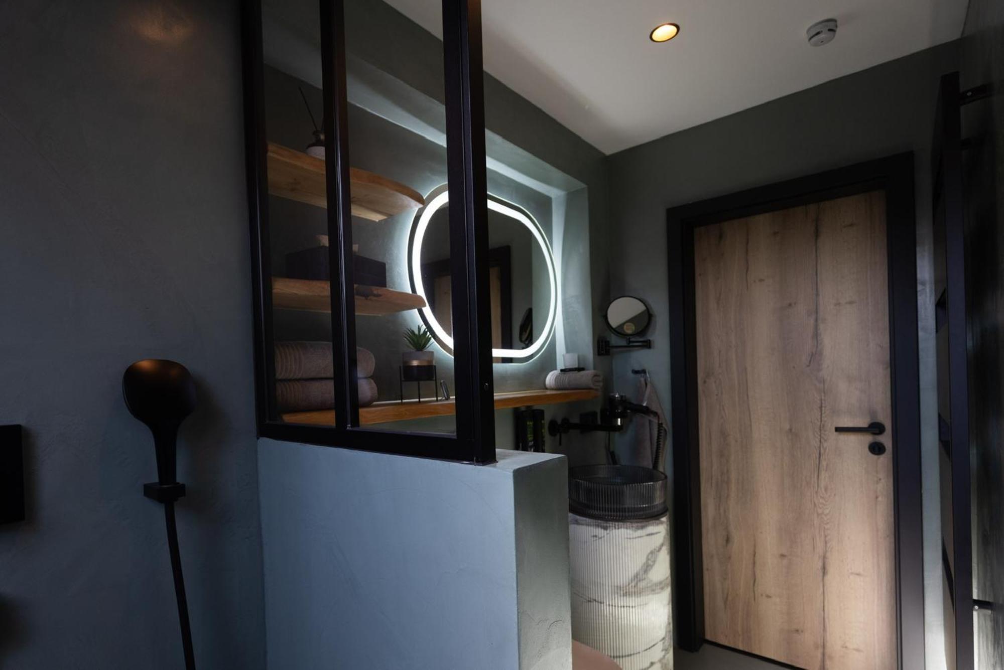Boutique By Roy Apartment